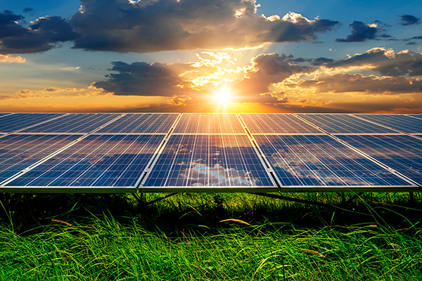 Imagem de painéis de produção de energia solar