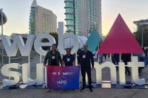 Imagem de Abel e outros dois diretores no Web Summit 2023.